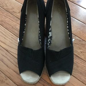 TOMS Women’s Black Wedge Sz 7